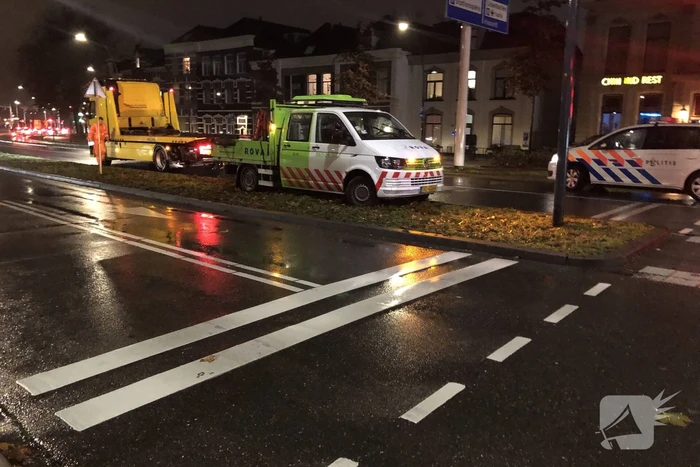 Flinke schade na botsing tussen stadsbus en personenauto