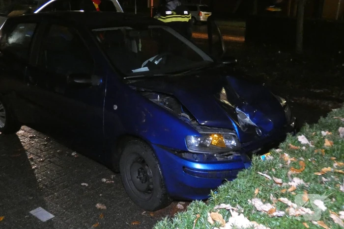 Automobilist verliest macht over het stuur en belandt in vangrail