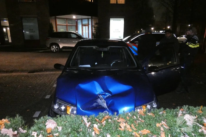 Automobilist verliest macht over het stuur en belandt in vangrail