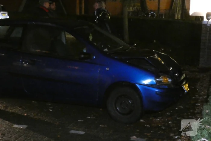 Automobilist verliest macht over het stuur en belandt in vangrail