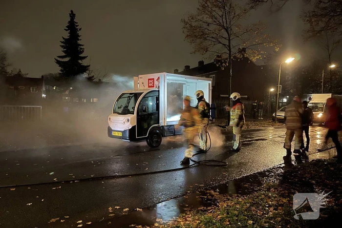 Brand in bezorgauto van Picnic