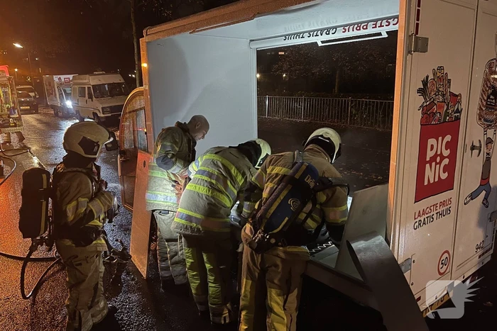 Brand in bezorgauto van Picnic