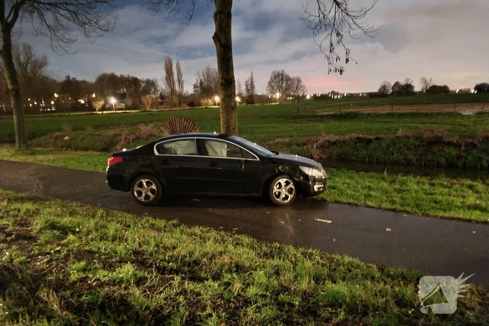 Bestuurder gaat er vandoor bij eenzijdig ongeval