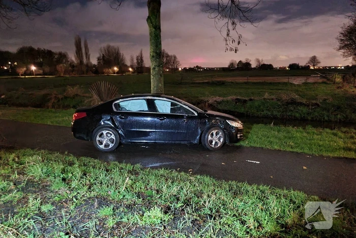 Bestuurder gaat er vandoor bij eenzijdig ongeval