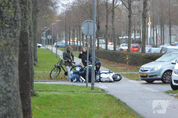 Scooterrijder gewond bij botsing met auto