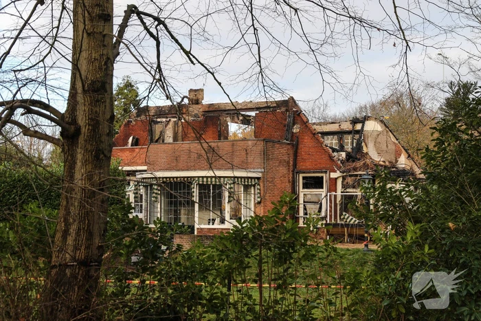 Day-after grote brand woonhuis met rieten kap