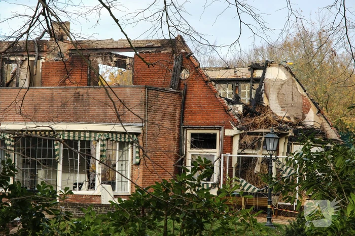 Day-after grote brand woonhuis met rieten kap