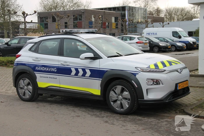 UWV, politie en handhavers doen onderzoek bij autobedrijf