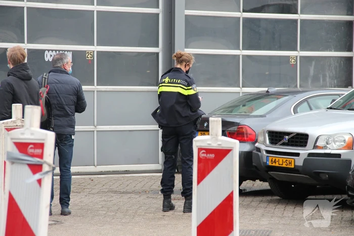 UWV, politie en handhavers doen onderzoek bij autobedrijf