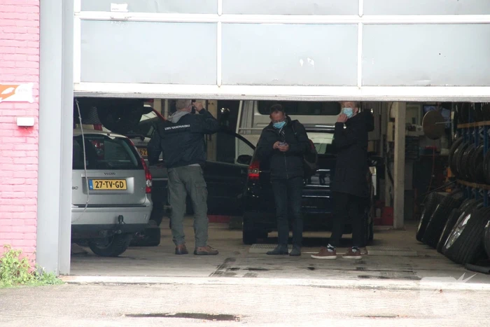 UWV, politie en handhavers doen onderzoek bij autobedrijf