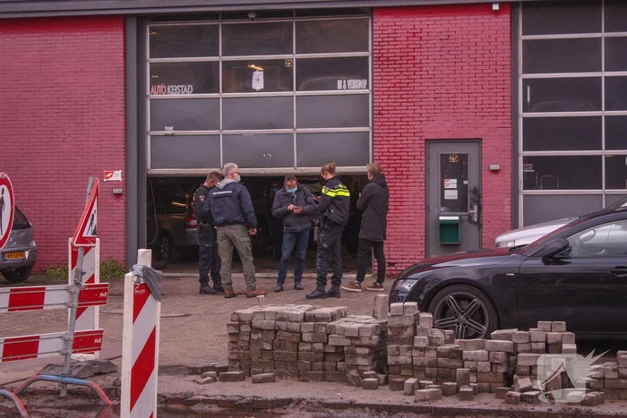 UWV, politie en handhavers doen onderzoek bij autobedrijf