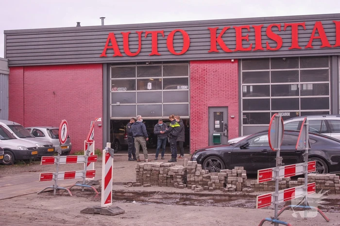 UWV, politie en handhavers doen onderzoek bij autobedrijf
