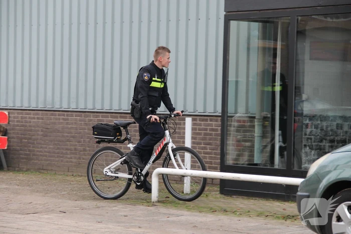 UWV, politie en handhavers doen onderzoek bij autobedrijf
