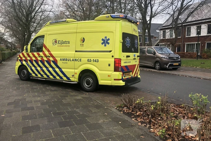 Fietsster gewond bij botsing met bestelbus