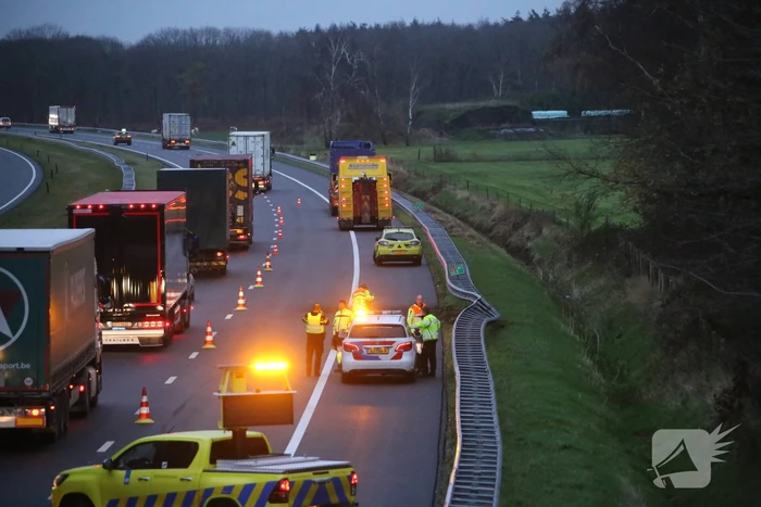 Ongeval tussen busje en vrachtwagen