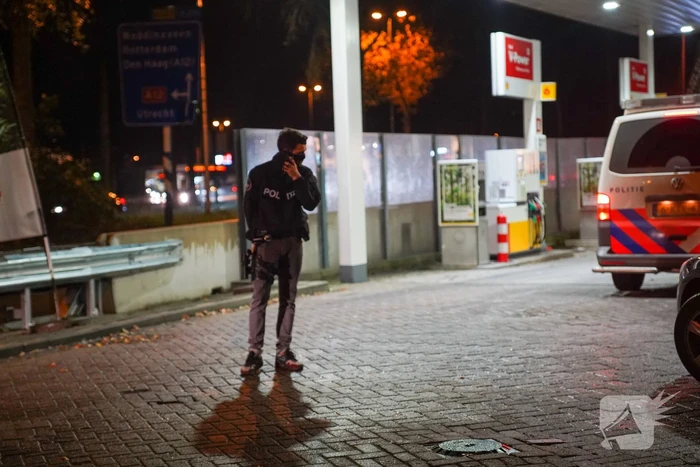 Aanhoudingseenheid verricht aanhoudingen bij tankstation