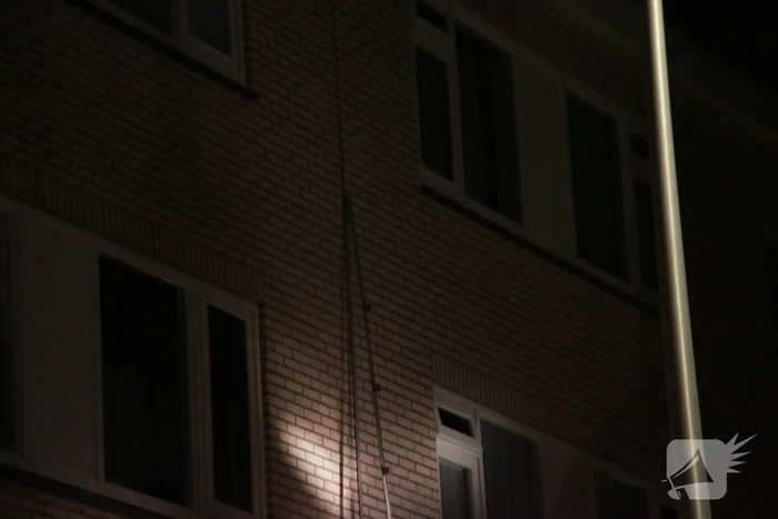 Brandweer verwijderd losgeraakte goot