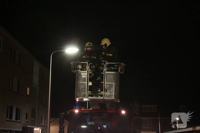 Brandweer verwijderd losgeraakte goot