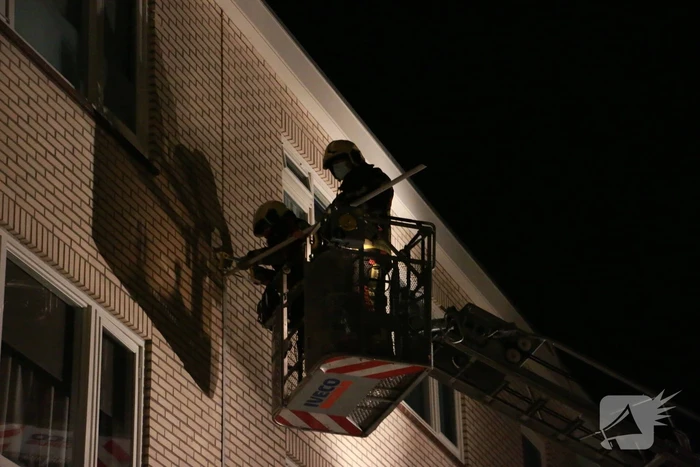 Brandweer verwijderd losgeraakte goot