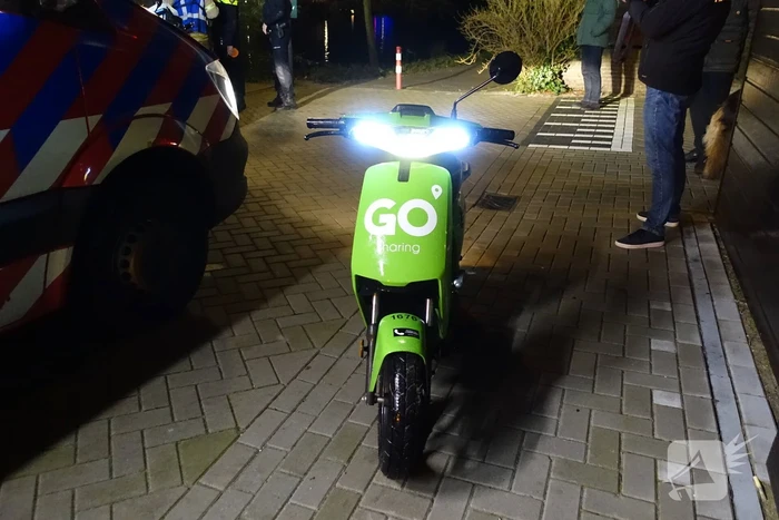 Deelscooter van Go Sharing in water aangetroffen