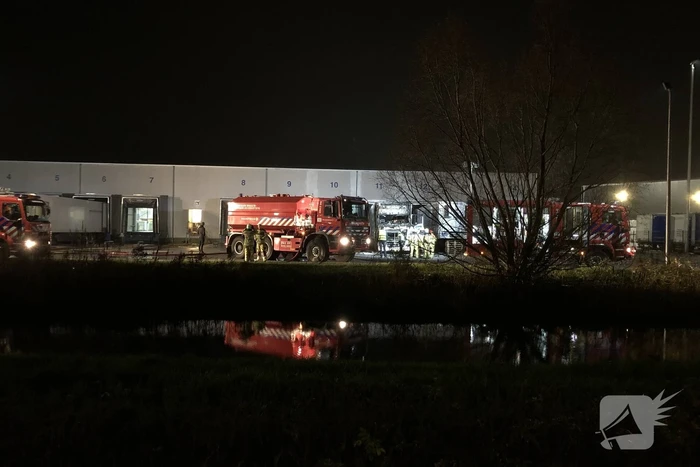 Vrachtwagen verwoest door brand