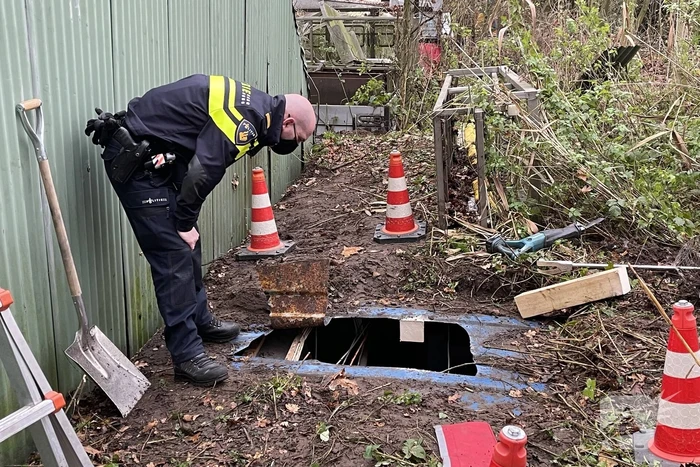 Politie vindt ondergrondse container met hennepkwekerij