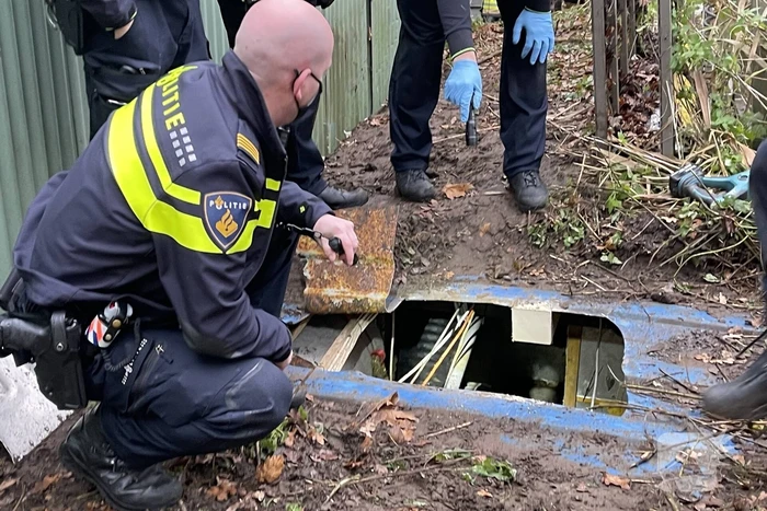 Politie vindt ondergrondse container met hennepkwekerij
