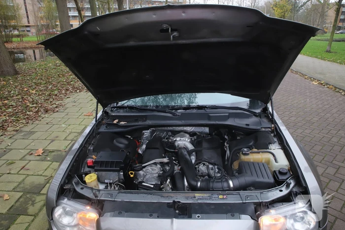 Brand na bijvullen olietank auto