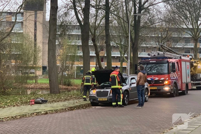 Brand na bijvullen olietank auto