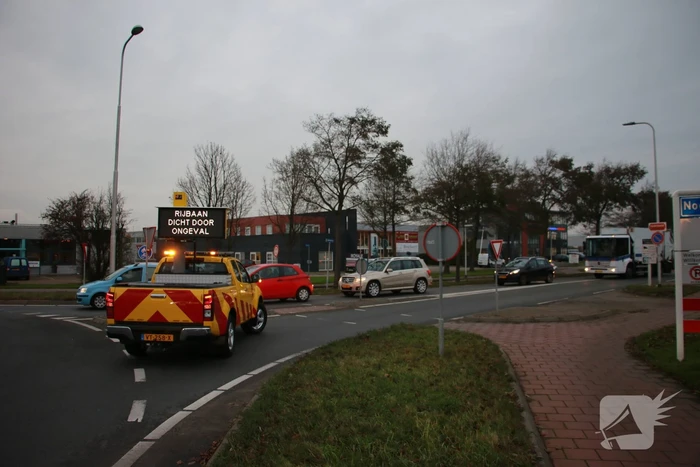 Wiel van auto breekt af na aanrijding