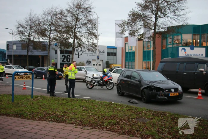 Wiel van auto breekt af na aanrijding