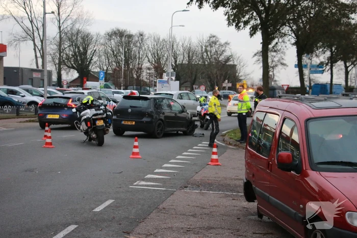 Wiel van auto breekt af na aanrijding