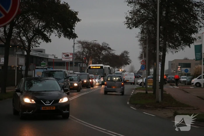 Wiel van auto breekt af na aanrijding