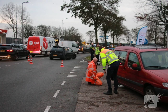 Wiel van auto breekt af na aanrijding