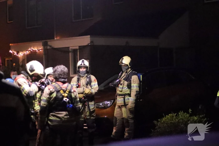 Brand in zonnepanelen op dak van woning