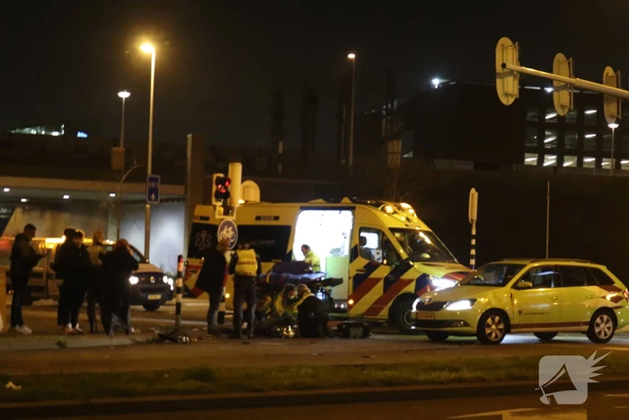 Scooterrijder gewond bij aanrijding met auto