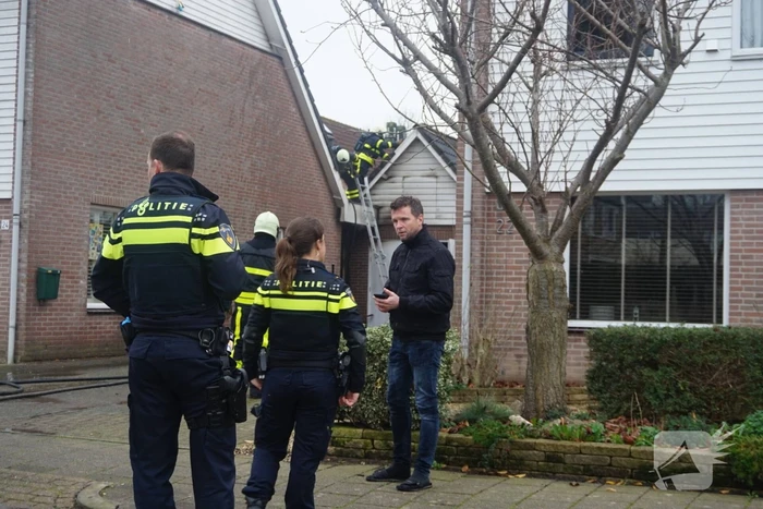 Brand in garage naast woning