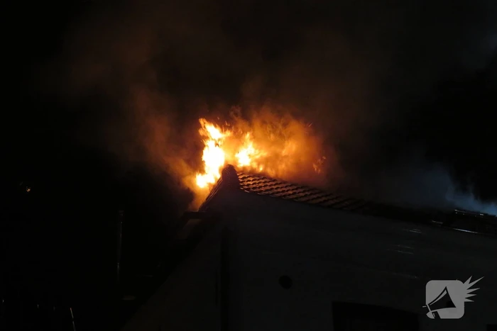 Uitslaande brand verwoest zolder van woning