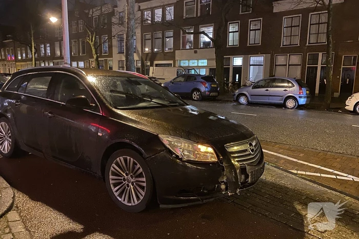 Flinke schade na botsing tussen scooter en auto