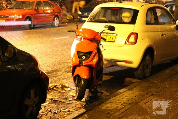 Flinke schade na botsing tussen scooter en auto
