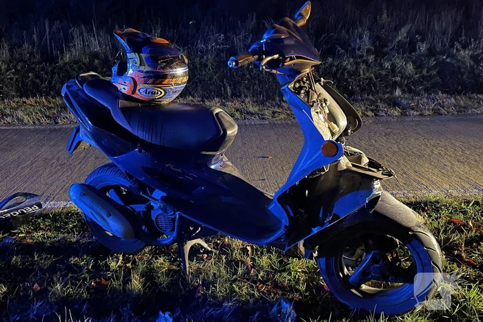 Scooterrijder botst op voetganger