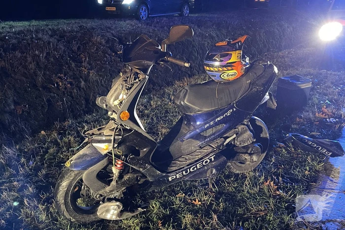 Scooterrijder botst op voetganger