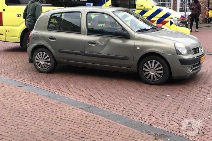 Fietsster raakt gewond bij botsing met auto