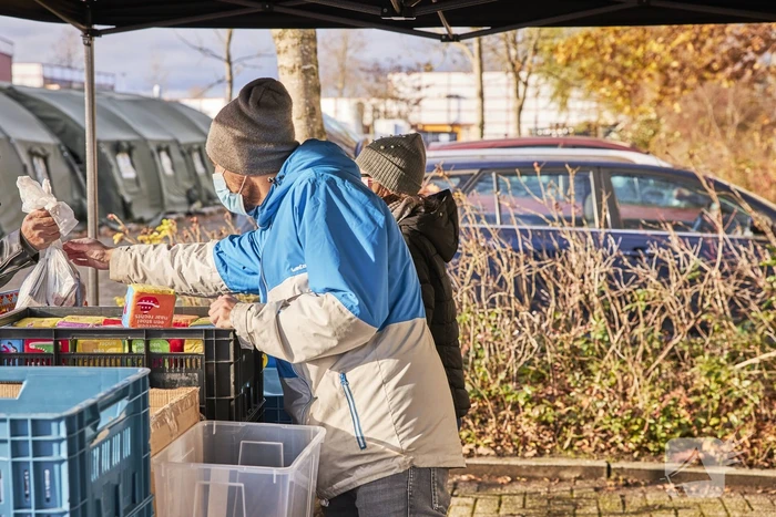 Voedselbank deelt Sinterklaascadeau's uit