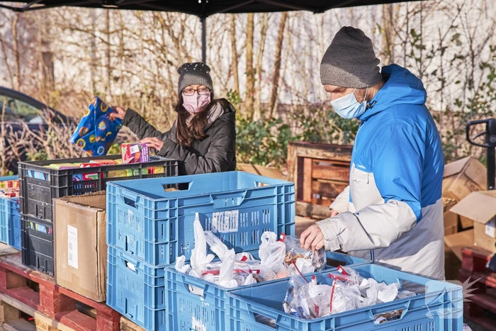 Voedselbank deelt Sinterklaascadeau's uit