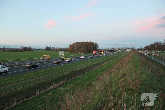 Kettingbotsing tussen drie voertuigen