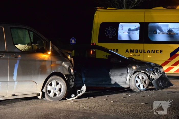 Veel schade bij ongeval met drie voertuigen