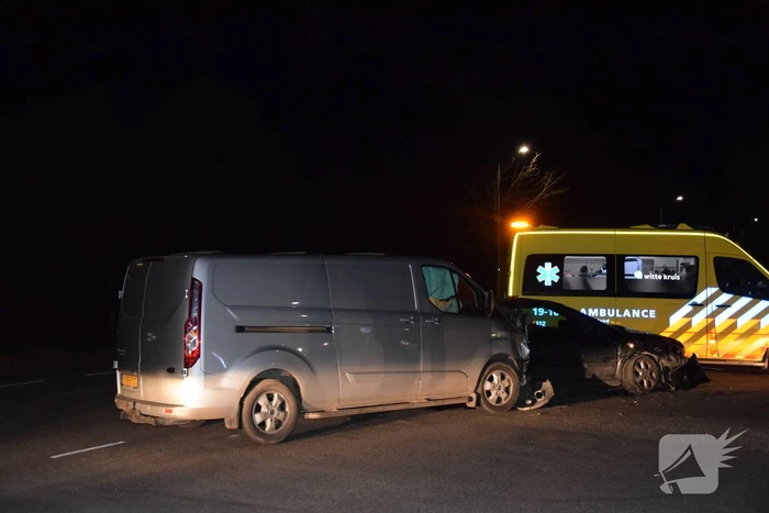 Veel schade bij ongeval met drie voertuigen