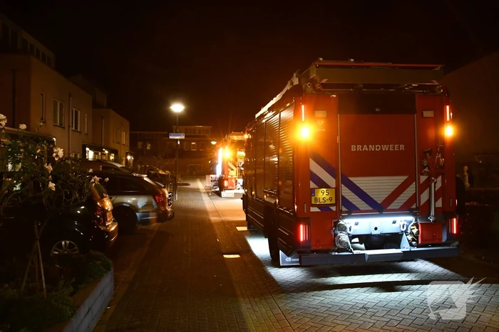 Bewoners blussen brand in woning
