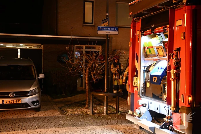 Bewoners blussen brand in woning